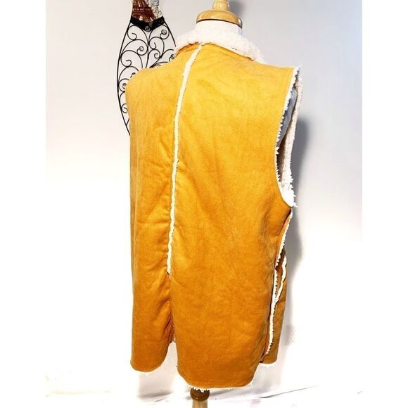 LulaRoe Marsha Vest   - Picture 3 of 11